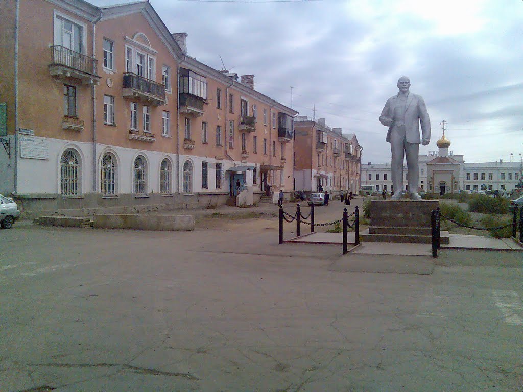 Памятник вождю