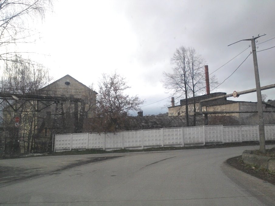 Дорога около ЛМЗ
