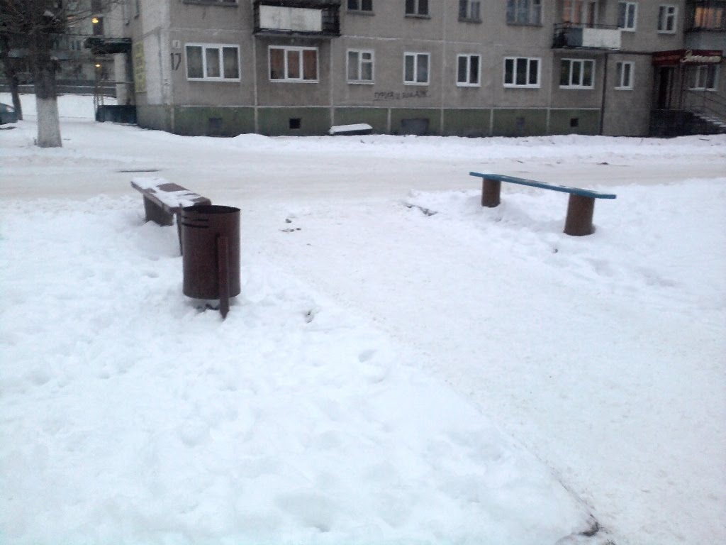 Скамейки на ул. Ленина