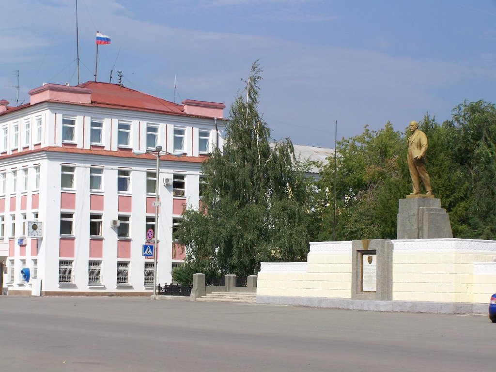 Возле Администрации