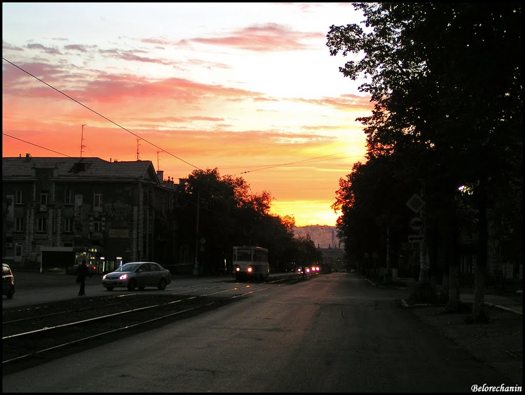 Утром на Комсомольской.. (Morning on Komsomolskaya Street..)