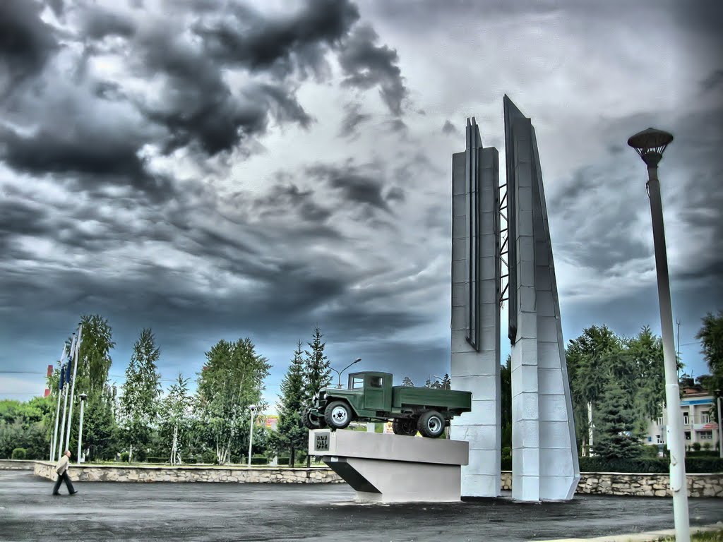 Предзаводская площадь