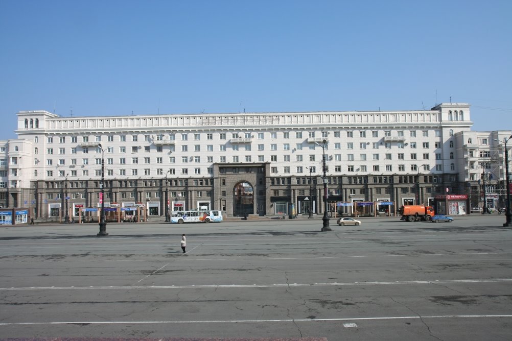 Площадь Революции (сев. часть)