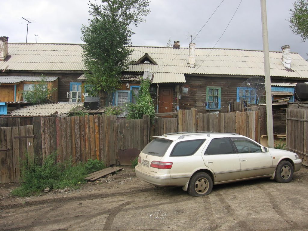 Дом-деревяшка.