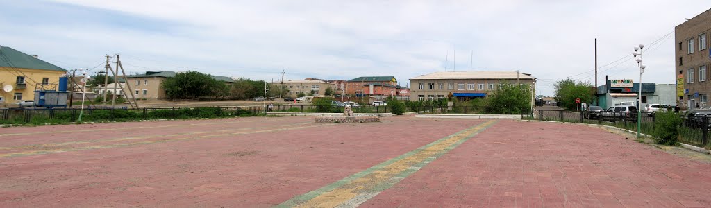 Центральная площадь и здание администрации, Забайкальск, июнь 2011