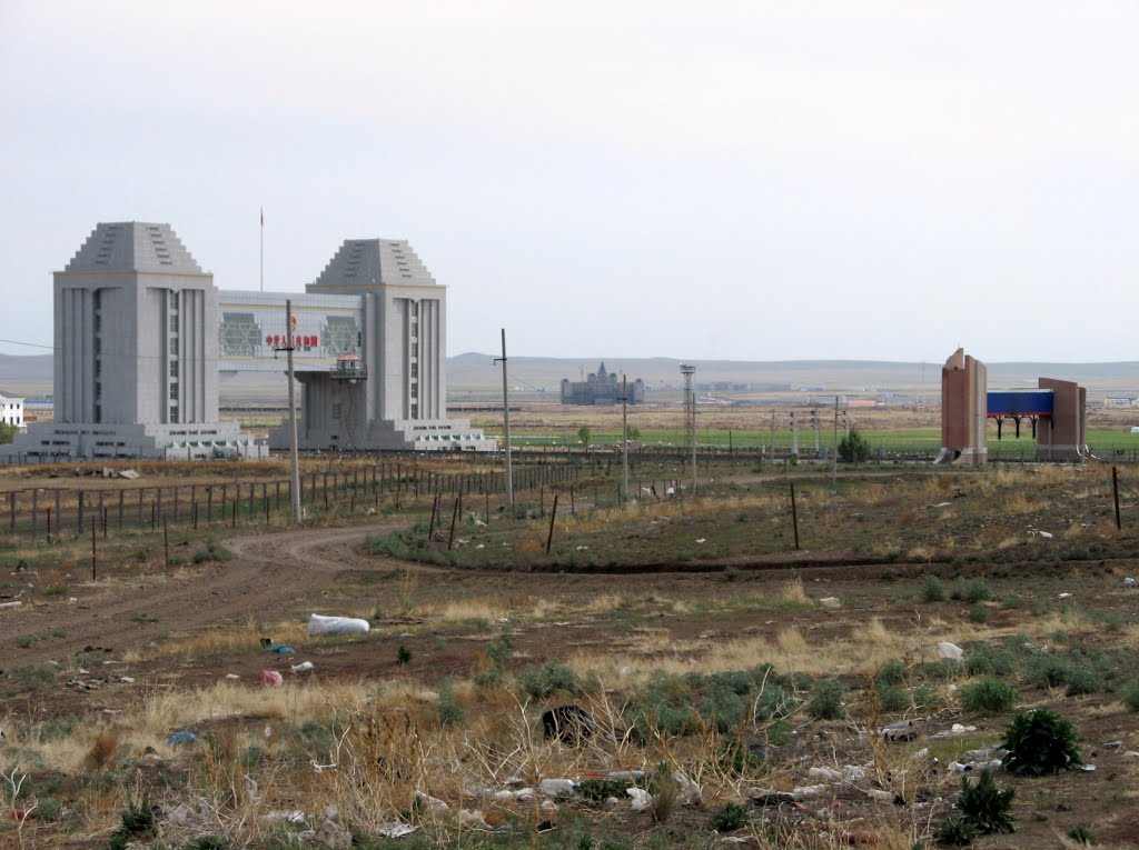 Китайские и Российские ворота на границе, июнь 2011