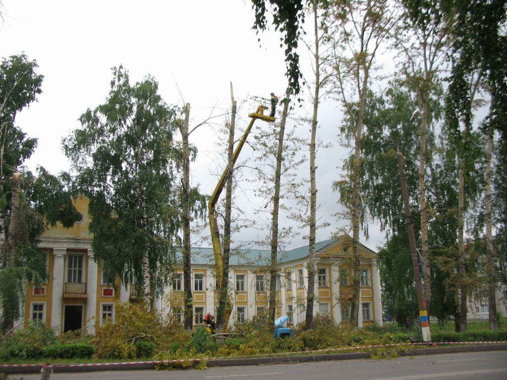 Возле медучилища