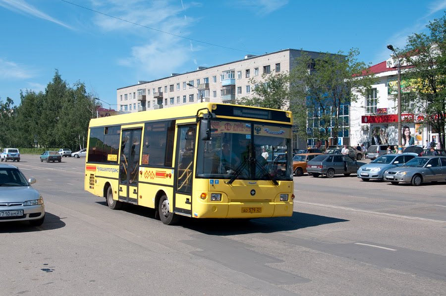 Автобус ПАЗ-3237-03 гос.номер ао 579/21 на ул. Железнодорожной / Bus PAZ-3237-03 on the Zeleznodorojnaya street near the railway station (12/07/2011)