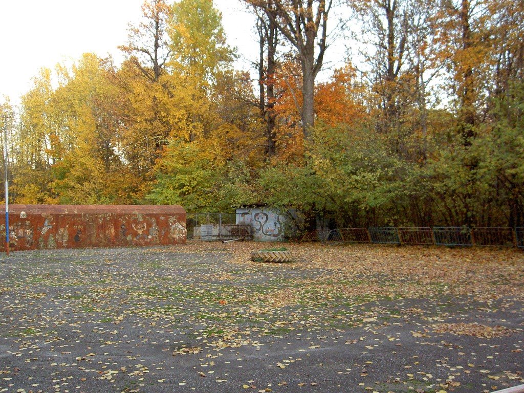 площадка в Роще, осенью