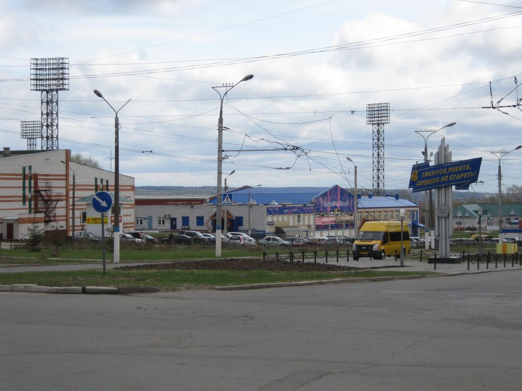 Улица Ж.Крутовой в районе стадиона  /  Zh.Krutova street around stadium