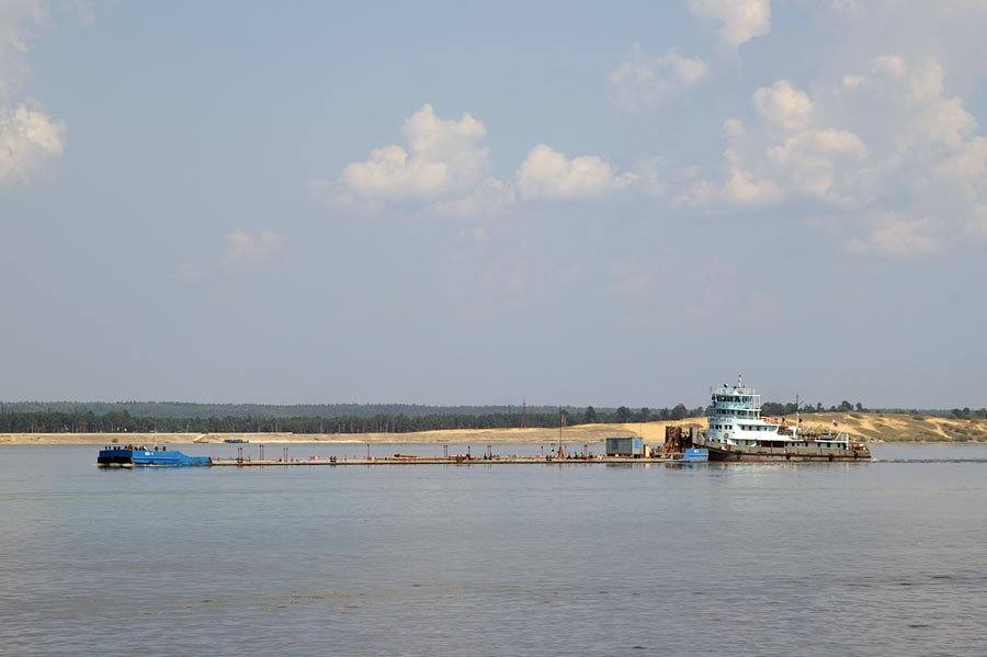 Буксир-толкач "Дунайский-23" с наливом следует вверх / The tow-pusher "Dunayskiy-23" with a tanker-barge is sailing up the Volga river (15/08/2007)