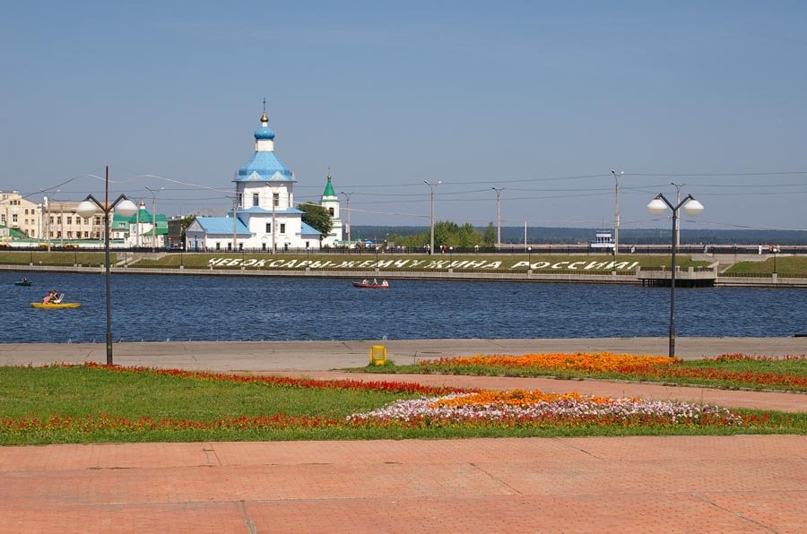 Вид на дамбу (так называемая "Дорога к храму") и Успенский собор / View of the dam (so-called " Road to a temple ") and the Assumption cathedral (11/08/2007)