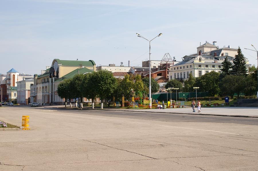 На Красной площади: вид на Аллею спортивной Славы и здания Национального музея / At the Red Square: view of the Avenue of Sport Glory and the building of the National museum (13/08/2007)