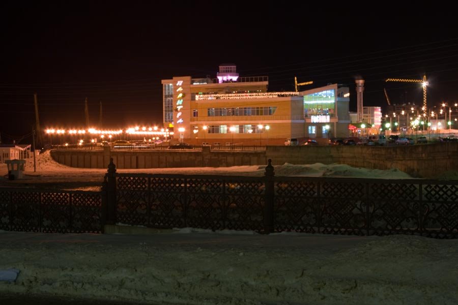 Вид на площадь Речников и здания речного вокзала / View of the Square of rivermen and buildings of the River station (30/12/2007)