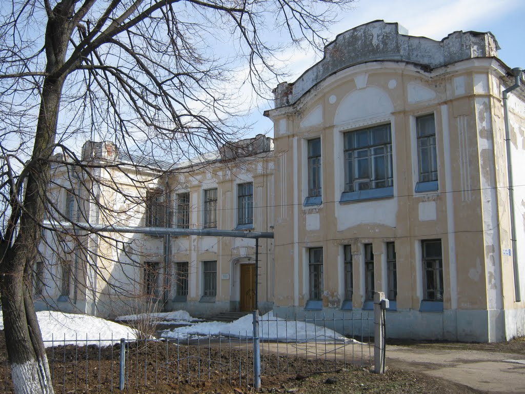 Здание бывшей женской прогимназии  /  Building of the former female progymnasium