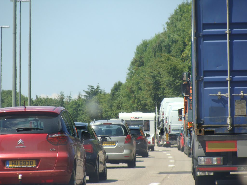 File op de Rijksweg A4 E25 richting Luik