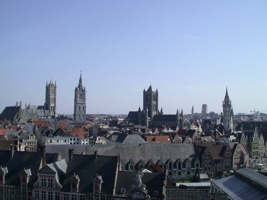 From l to r: St-Bavo Cathedral, Belfort (civilian tower representing the power of the city), St-Nicolas, Clock tower of the Post-building