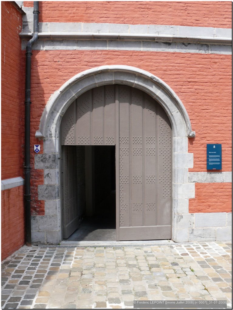 Jardin du Mayeur, le porche du Mont-de-piété