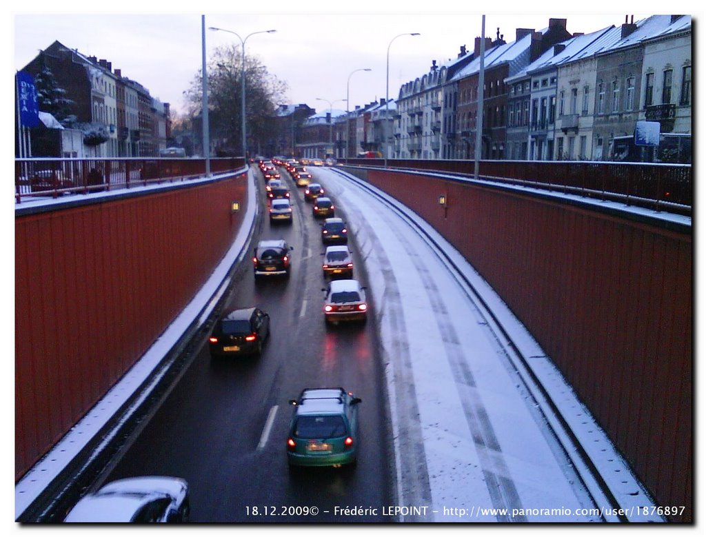 Boulevard Albert / Elisabeth à Mons, sous la neige.