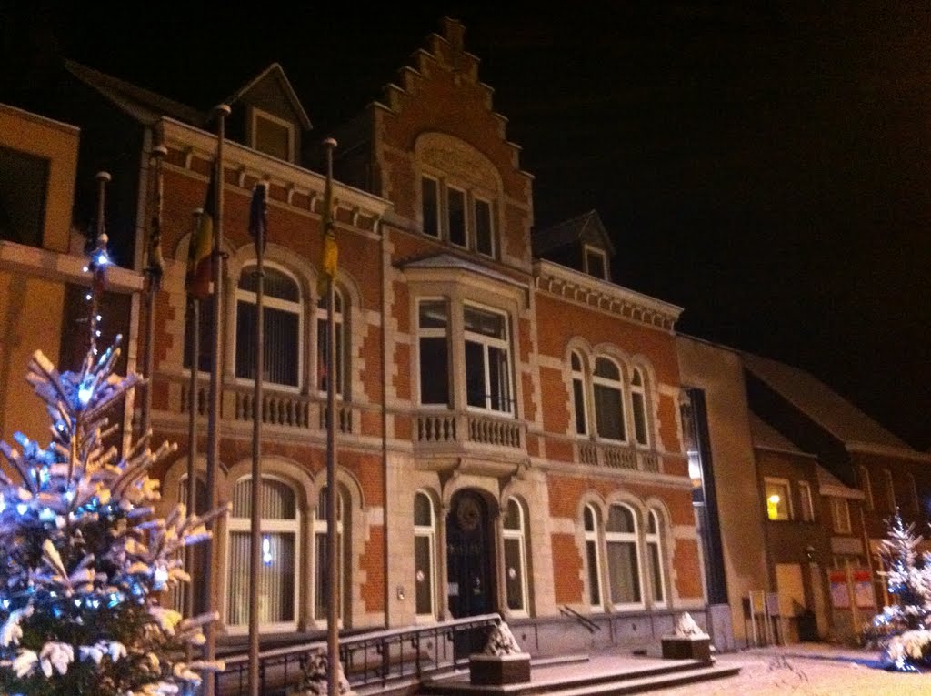 Gemeentehuis Kortemark in de sneeuw