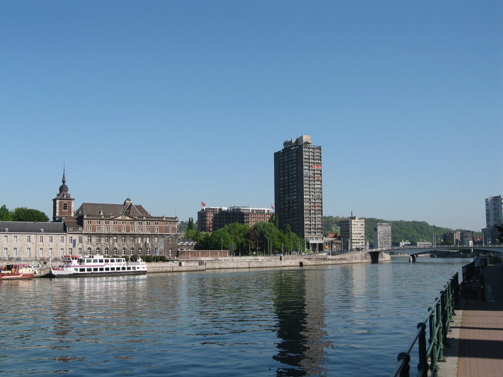 Liège: bord de Meuse, évêché et tour Kennedy