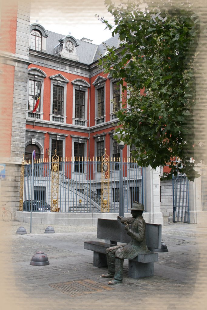 Liège. Lhôtel de ville  et George Simenon