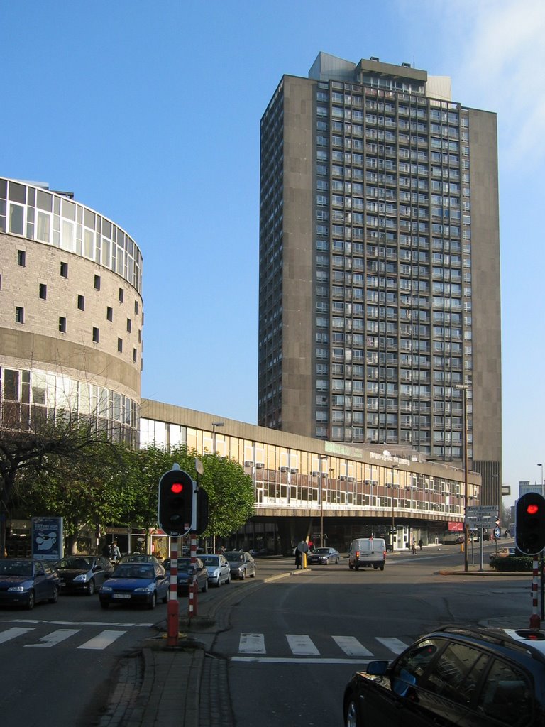 Liège: Centre culturel Les Chiroux et tour Kennedy