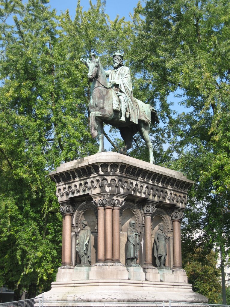 Liège: statue de Charlemagne