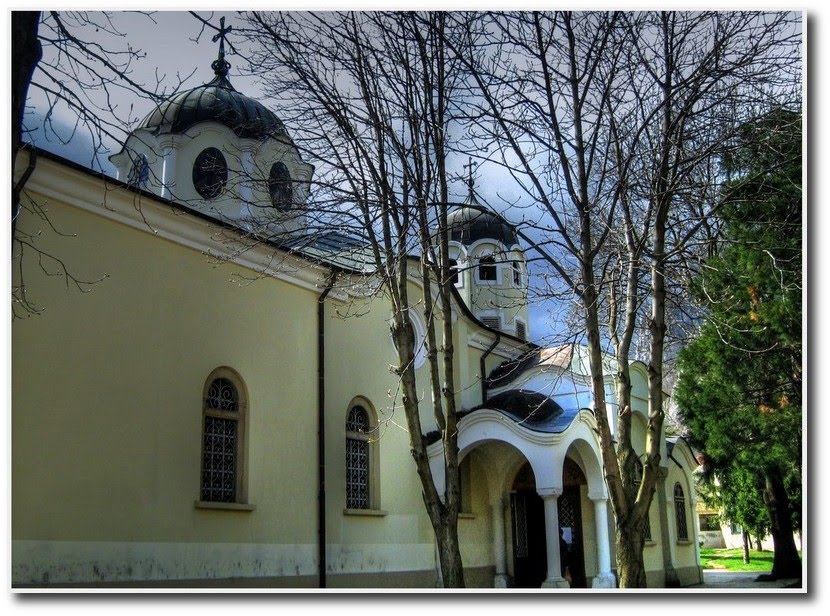 Митрополитски храм „Св. Николай”