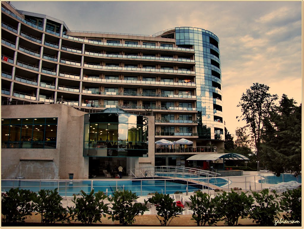 Hotel Marina Grand Beach