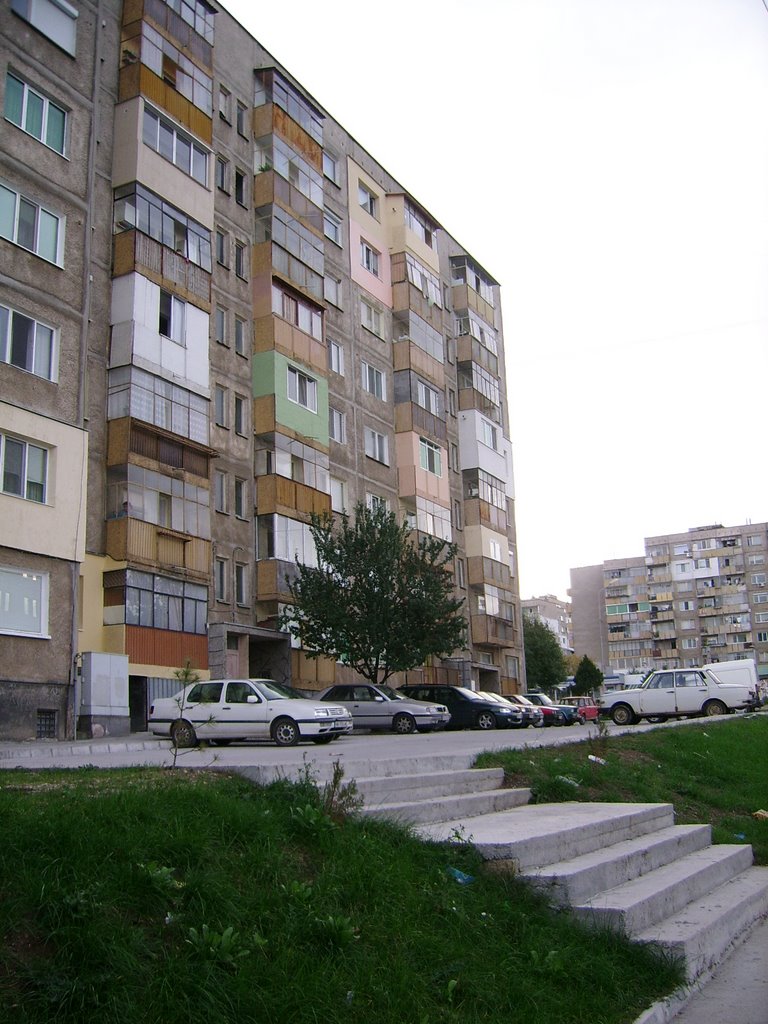 Mladost, bl. 304, Lovech