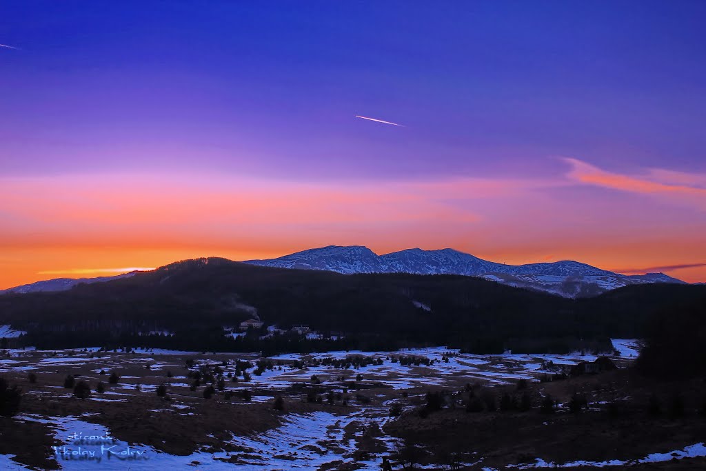 The winter resort Uzana and Balkan massif Triglav; Местността Узана и масивът Триглав
