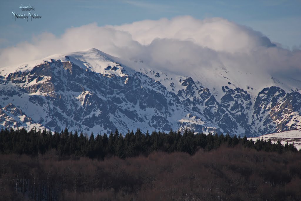 Balkan massif Triglav - peaks Malak Kademlia and Pirgos in clouds