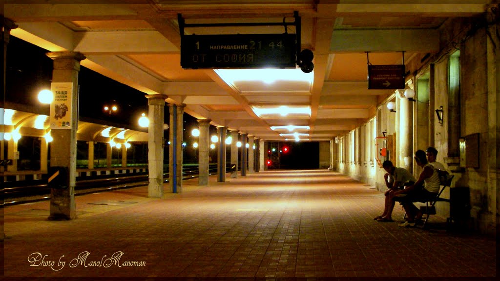 Russe - Central Railway station at night