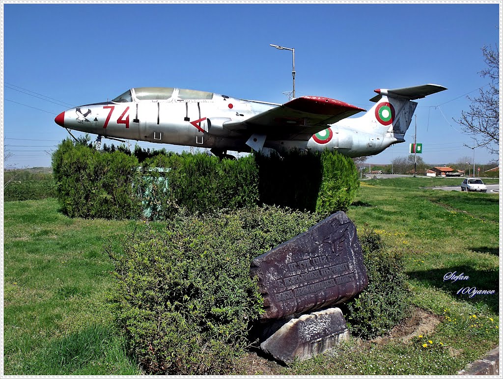 Monument to the Aviator / Паметник на Летеца