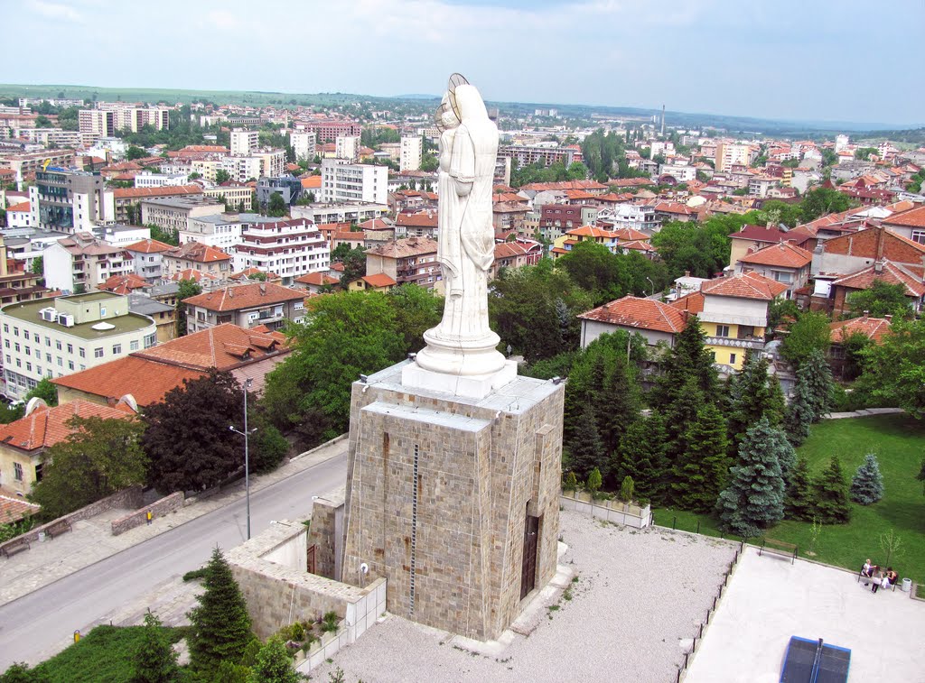Statue of the Virgin Mary with Jesus