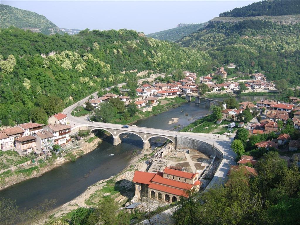 Поглед са Царевеца на реку Јантру и Асенову махалу~~~View of  Jantra river and Asenova mahala from Tsarevets fortress