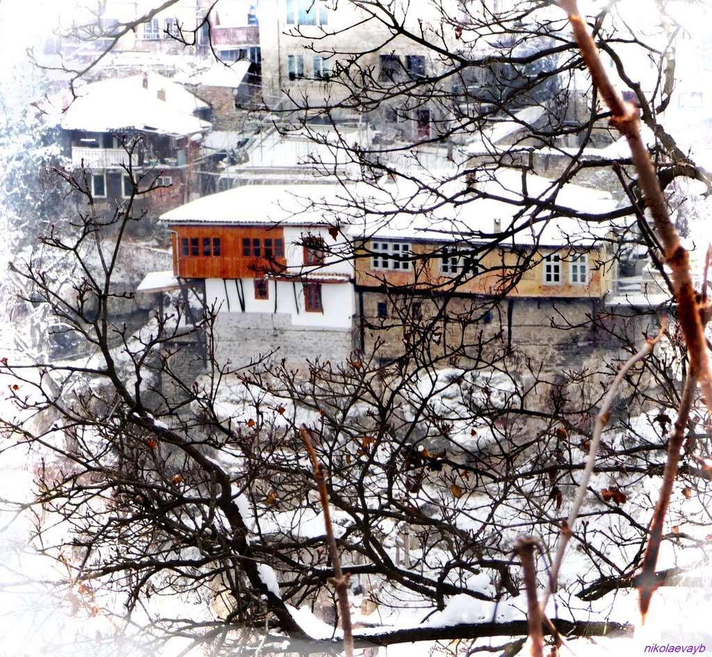 Къщички в снега се гушат....
