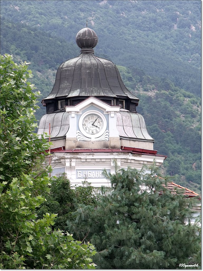 Clock tower / Часовниковата кула на сградата на ДСК