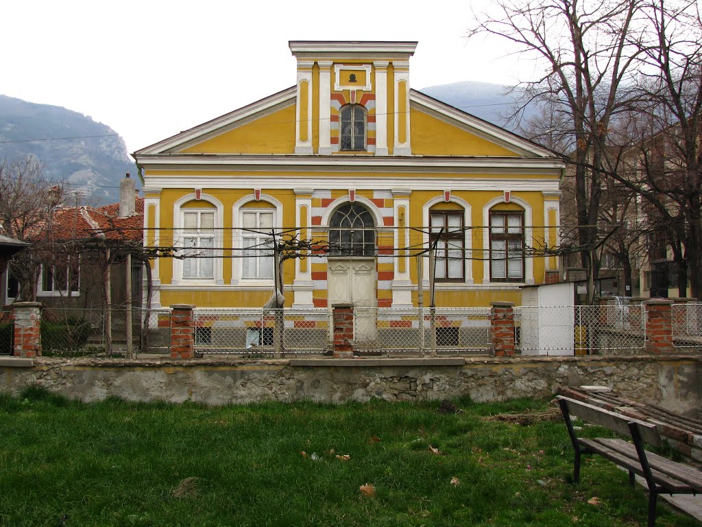 Жълтата къща
