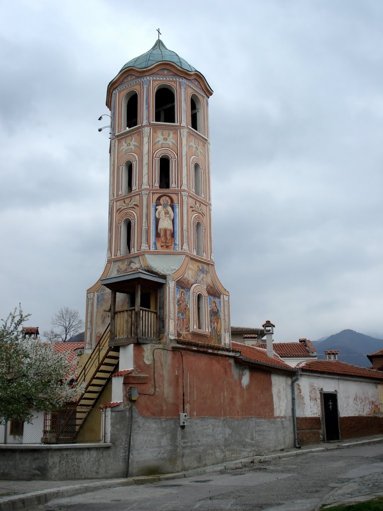 Камбанарията на черквата "Успение Богородично"