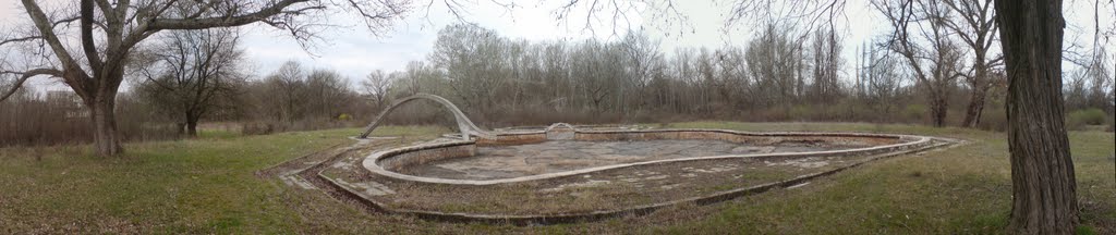 Old Swimming Pool in Maritza park