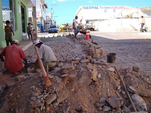 Avenida Franklin de Queiroz em Manutenção