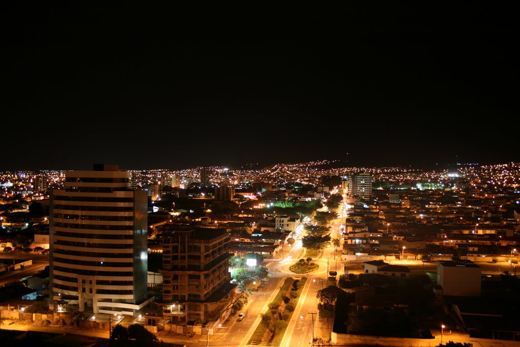 Vista noturna da Av. Olívia Flores, Vitória da Conquista, Bahia
