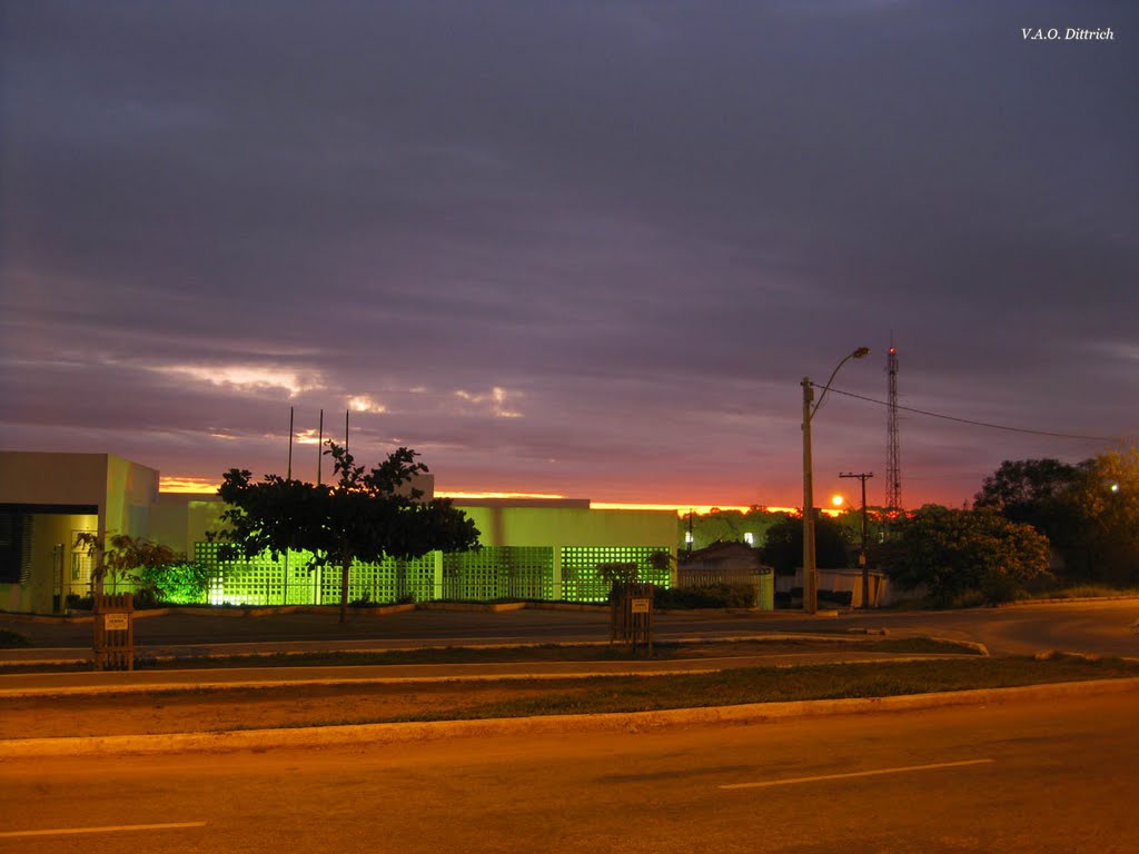 Anoitecer na Av. Olívia Flores, Vitória da Conquista, BA, Brasil