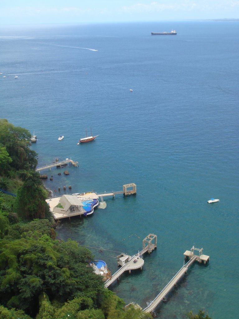 Bay and Privates Piers