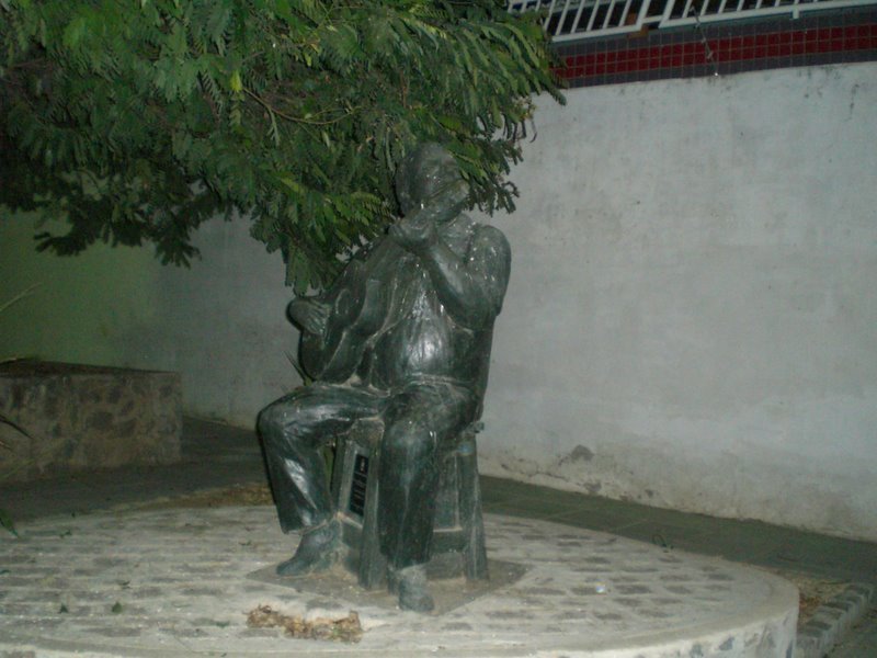 estatua de alsos sangalo, pai de ivete sangalo