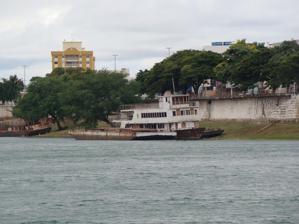 Rebocador abandonado