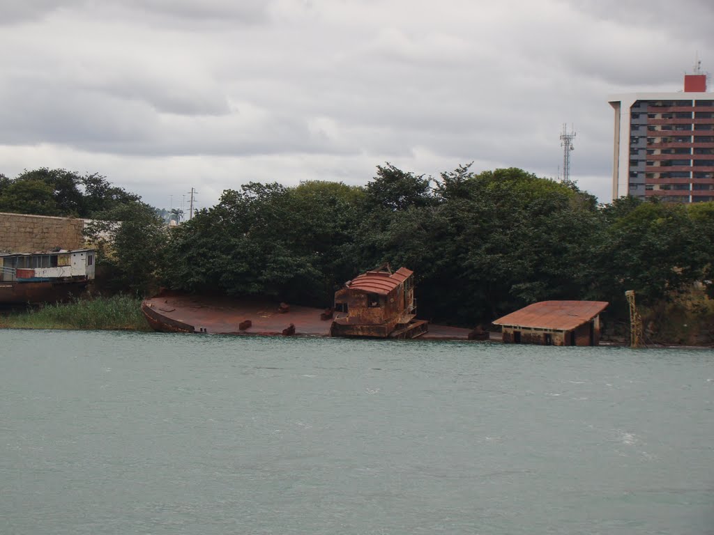 Barcos abandonados na Ilha do Fogo