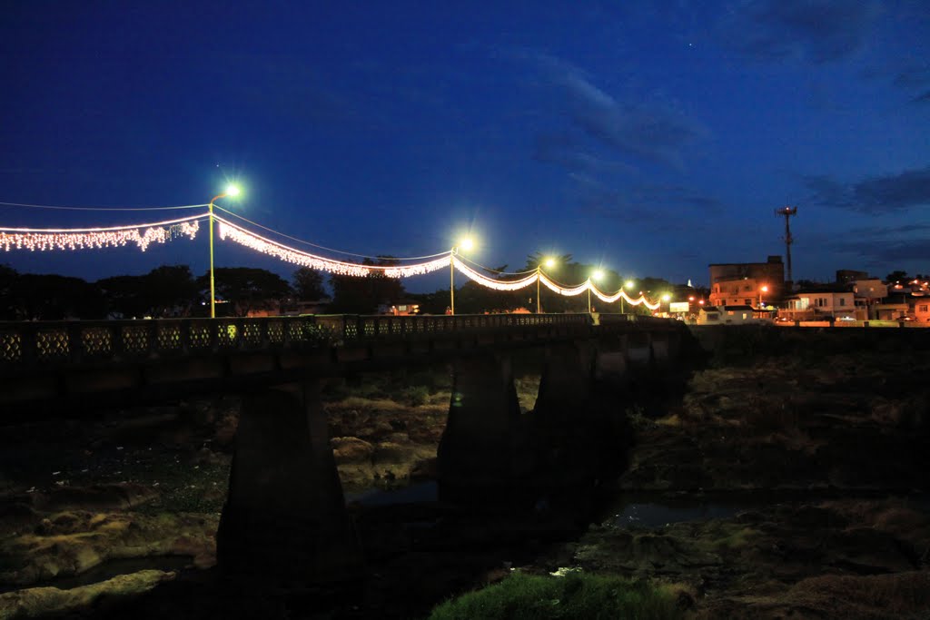 Fusgängerbrücke über den Rio Cachoeira